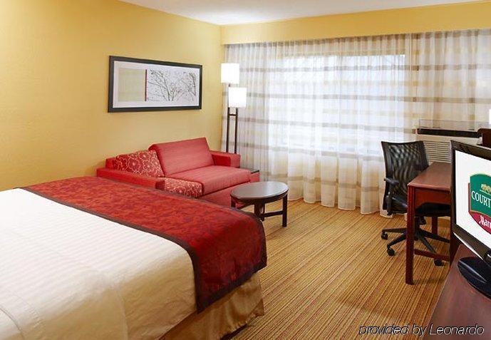 Courtyard Paducah West Hotel Стая снимка